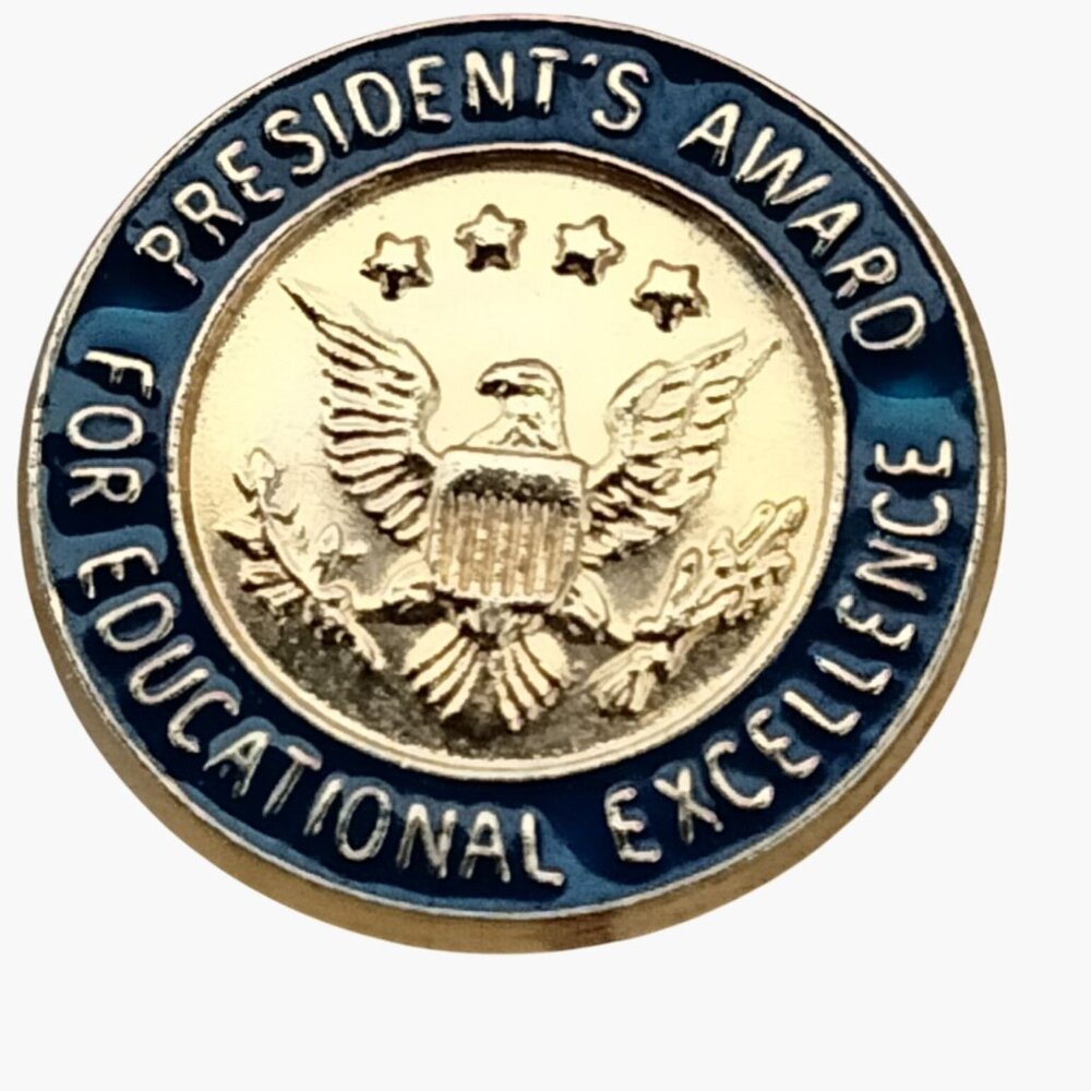Presidents Award For Educational Excellence Gold Blue Pin Lapel Badge